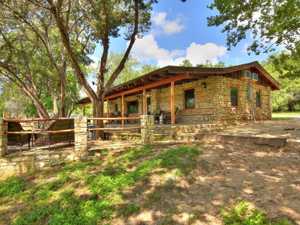 Boutique Hotels near Dripping Springs in Wimberley Texas featuring resort amenities & waterfront views. 