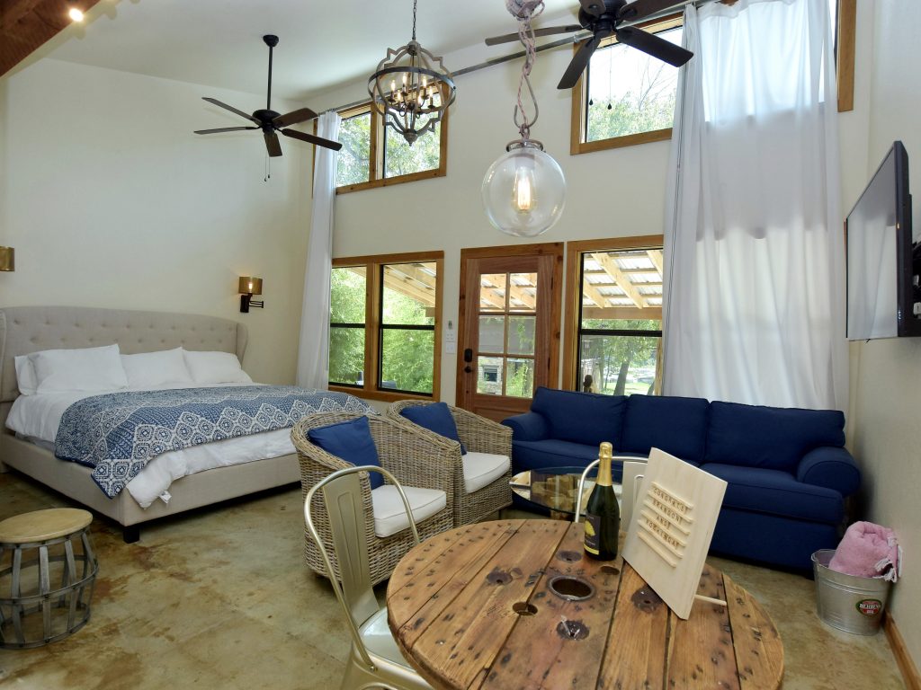 Texas Hill Country Wedding Venues with Lodging, outdoor wedding venue, luxury wedding, waterfront ceremony